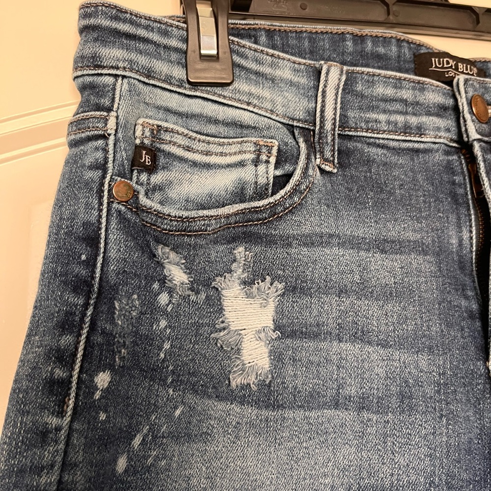 Judy Blue Destroyed Bleach Splatter Boyfriend Skinny Jeans Size 11 - Picture 3 of 16